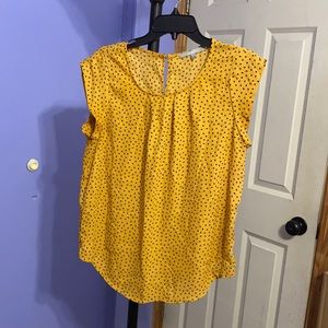Mustard blouse with black small triangle shapes